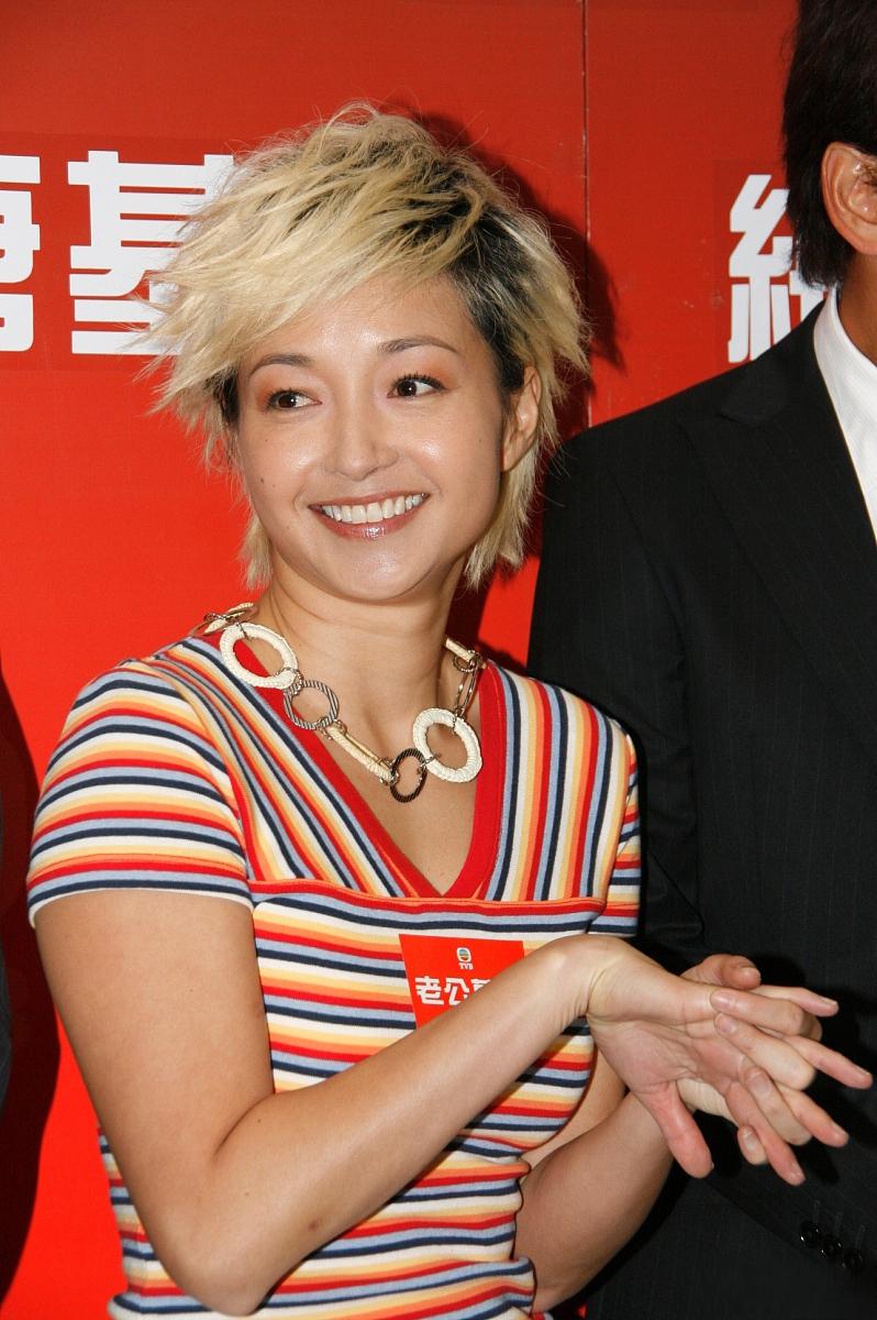 在古天乐,李若彤主演的《神雕侠侣》中,李绮红饰演的小东邪——郭襄一