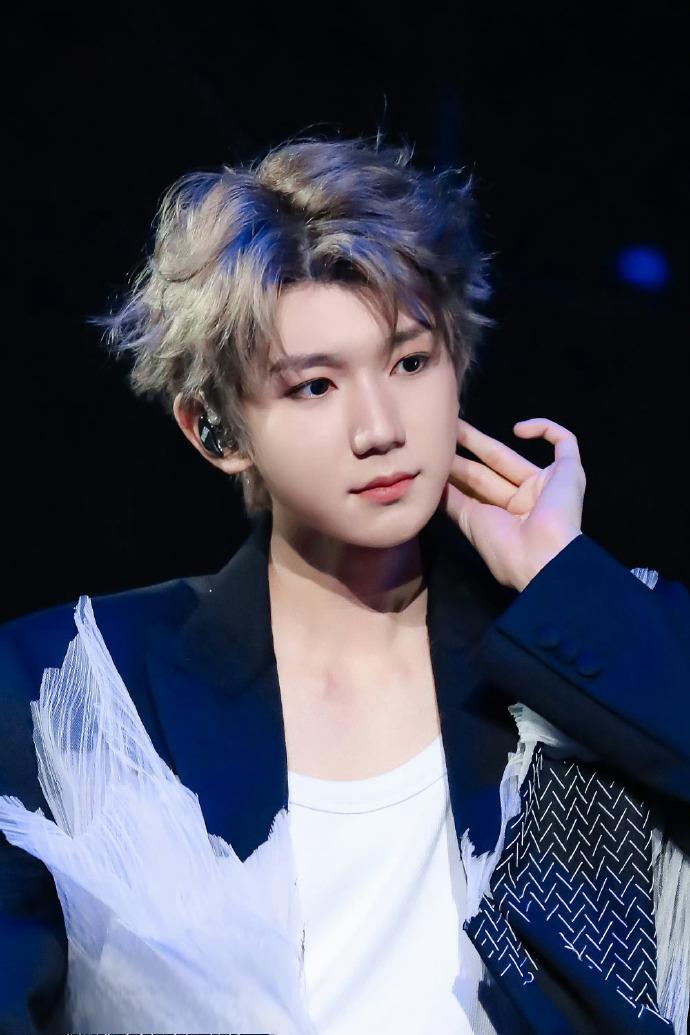 王源:24岁已成就资深前辈.@悲伤小蛙ovo的动态