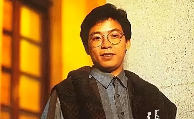 今天,我们要讲述的,是一位名叫张明敏的歌手.