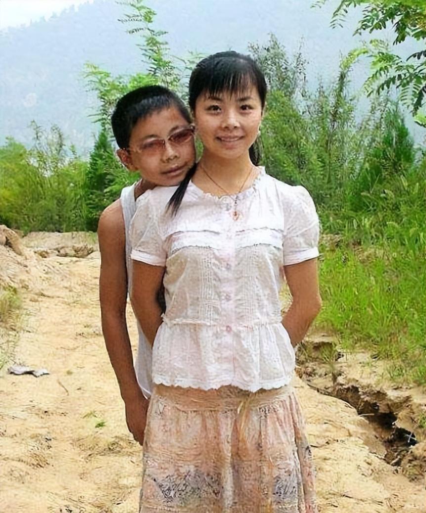 王二妮被丈夫们宠幸的故事