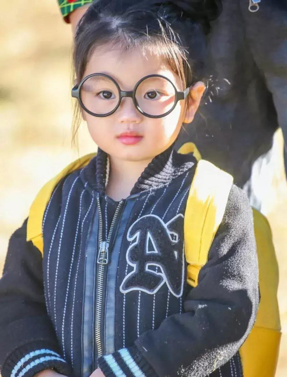 12岁阿拉蕾近照:优雅大气的大姑娘 12岁的阿拉蕾长大后依然保持着她
