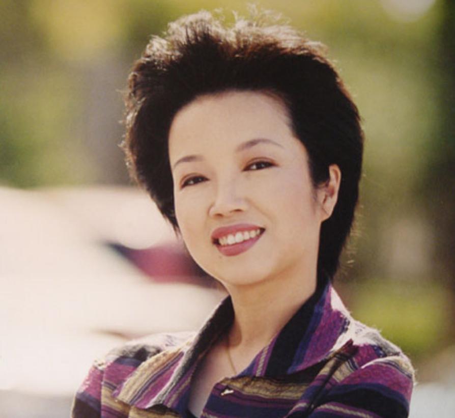 黄薇:央视主持人到特型演员的华丽转身,命运多舛却坚韧不拔 黄薇,一个