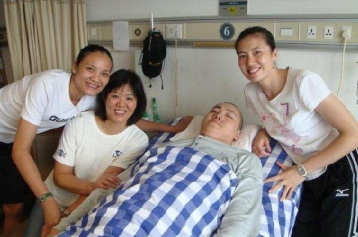 女排传奇周苏红:不离不弃照顾瘫痪前夫,再婚仍保持亲情,人生路更显