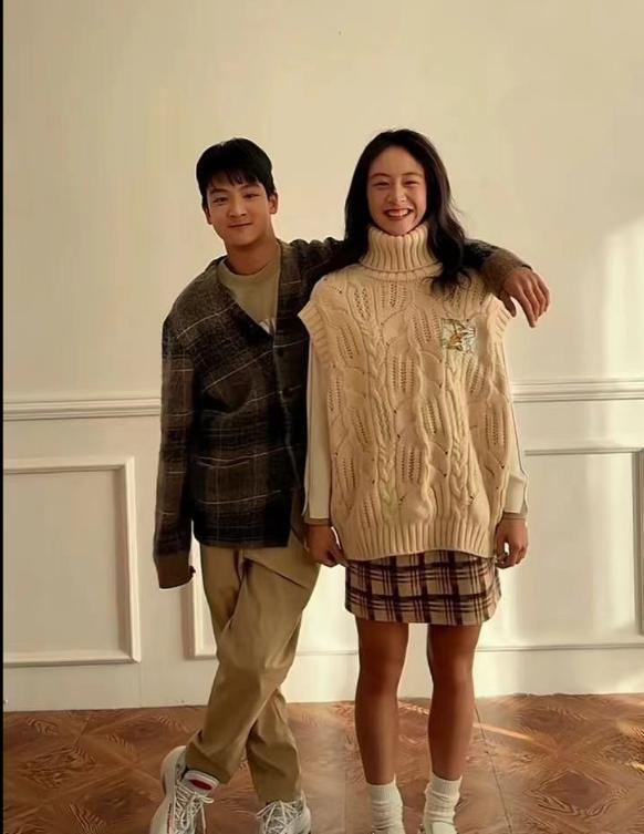 亮仔身高超过姐姐 田亮夫妇叶一茜与他们的双胞胎儿女一起为某品牌