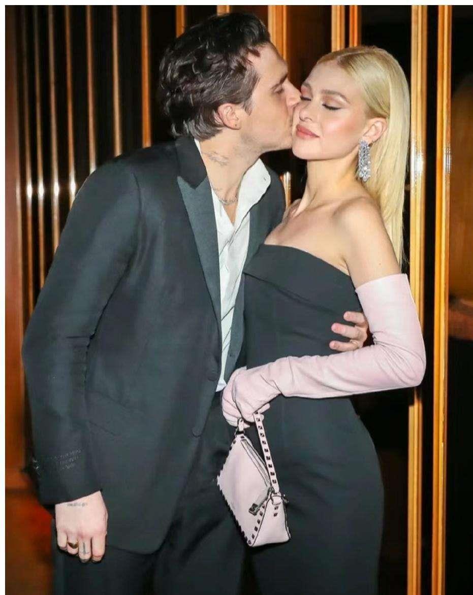 贝克汉姆夫妇:戏剧性的爱,幸福的温暖 布鲁克林·贝克汉姆和妮可拉