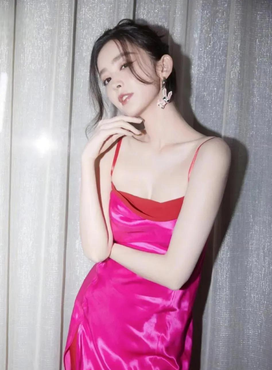 古力娜扎大胆亮相,时尚穿搭引领娱乐圈新潮流 古力娜扎,娱乐圈的璀璨