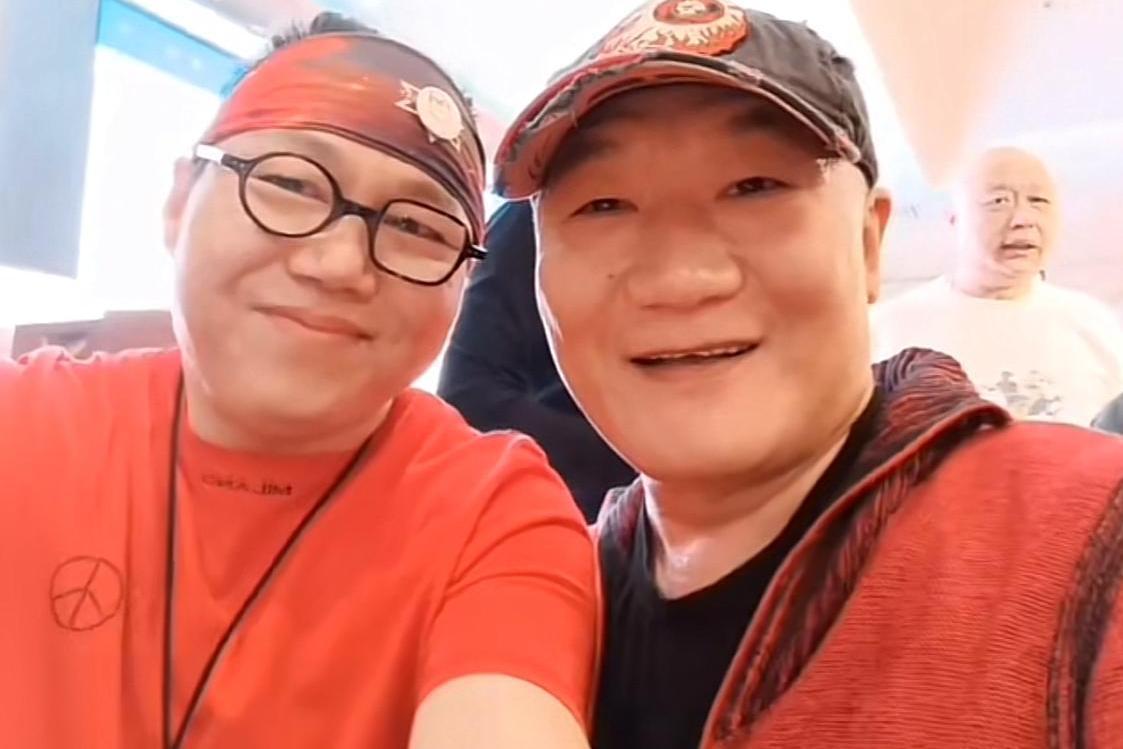 圈里的"头巾哥"去世,49岁的他因肝癌复发离世,他的好朋友"宝哥"评价他