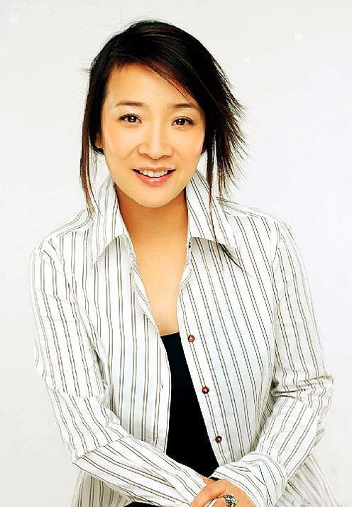 但如今却传出了感情裂痕的消息,陈小艺婚后绯闻频传,对象愈发年轻,而