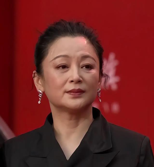 陈红:从"大陆第一美人"到幕后制片,风华背后的幸福与沧桑 陈红,曾经的