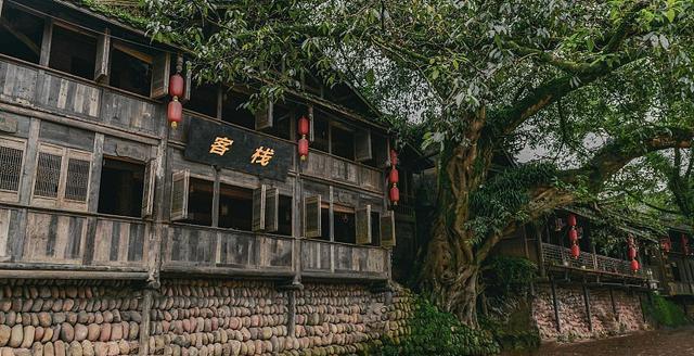 茶峒古城住宿全攻略:边城风情与本土文化的完美融合 茶峒古城位于湖南