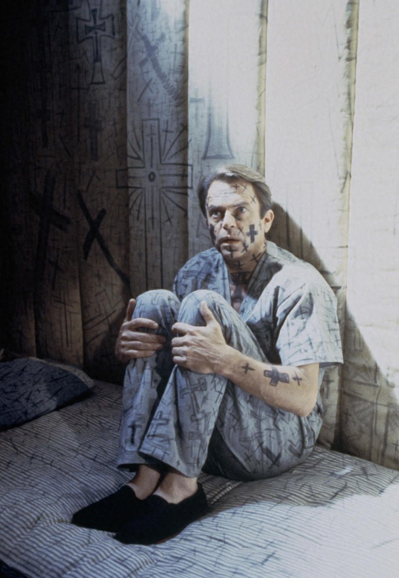 战栗黑洞》:恐怖小说的邪恶力量 战栗黑洞》这部1995年的恐怖片,将