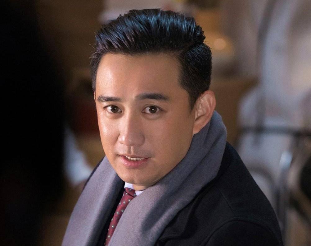 黄磊:多才多艺的艺人和深爱孩子的父亲 黄磊是一个多才多艺的艺人,他