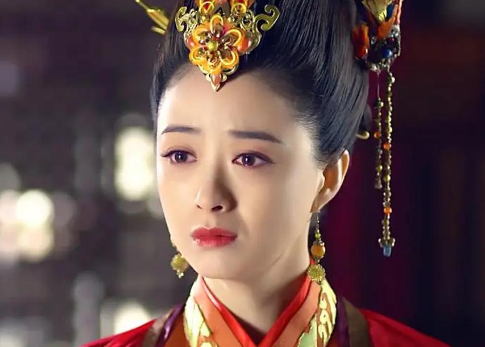 蒋欣:身材是她最敏锐的武器 蒋欣凭借出色的表演和出众的颜值成功逆转