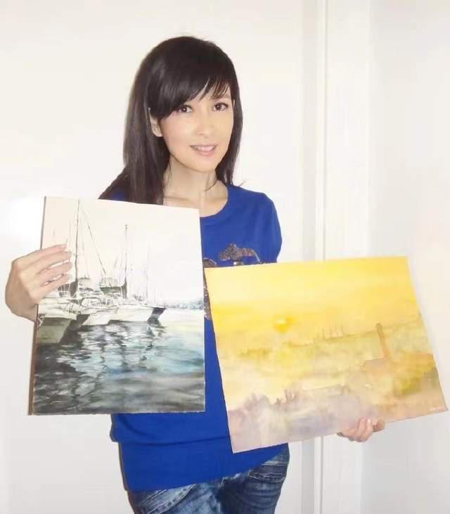 从小生活辛酸到成为一代玉女 周慧敏从小生活辛酸,被人称为"扫把星"