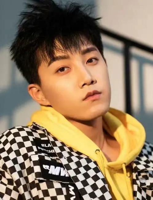 范世錡与张艺凡的恋爱关系 范世錡与张艺凡之间的恋爱关系再次被曝光