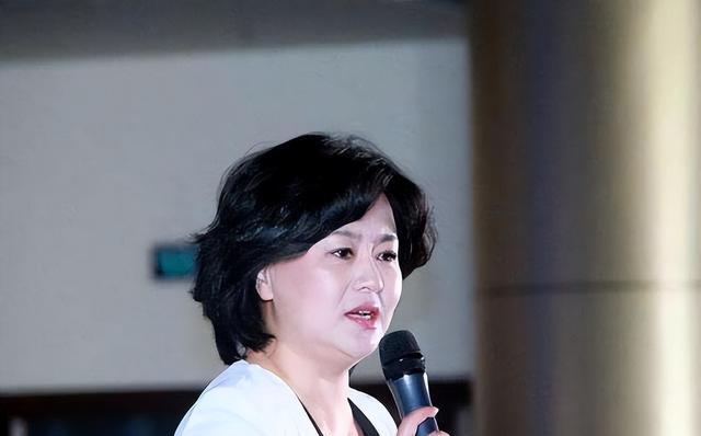 历经风雨,终遇平凡幸福 鞠萍,中央少儿节目主持人,以《大风车》之舵