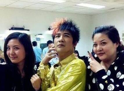 大张伟老婆可爱如年画娃娃 大张伟喜欢白胖型的女生,他的经纪人妻子