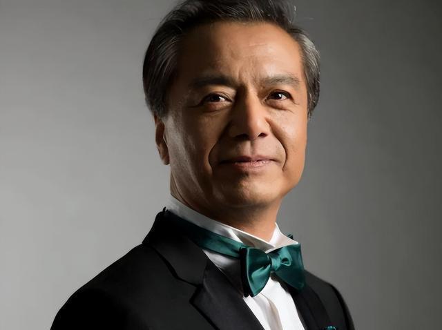 薛飞:央视一哥的辉煌与挫折,转型大学教授再创辉煌 薛飞,这个名字对于