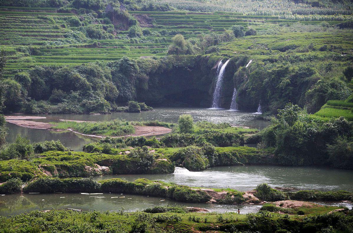 情人谷:藏于山东深闺的秘境 情人谷,一个充满浪漫传说的地方,四季流转