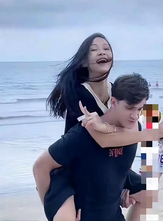老汤为了把饶敏追到手,付出了许多努力,甚至还曾撒下了一个谎,直到