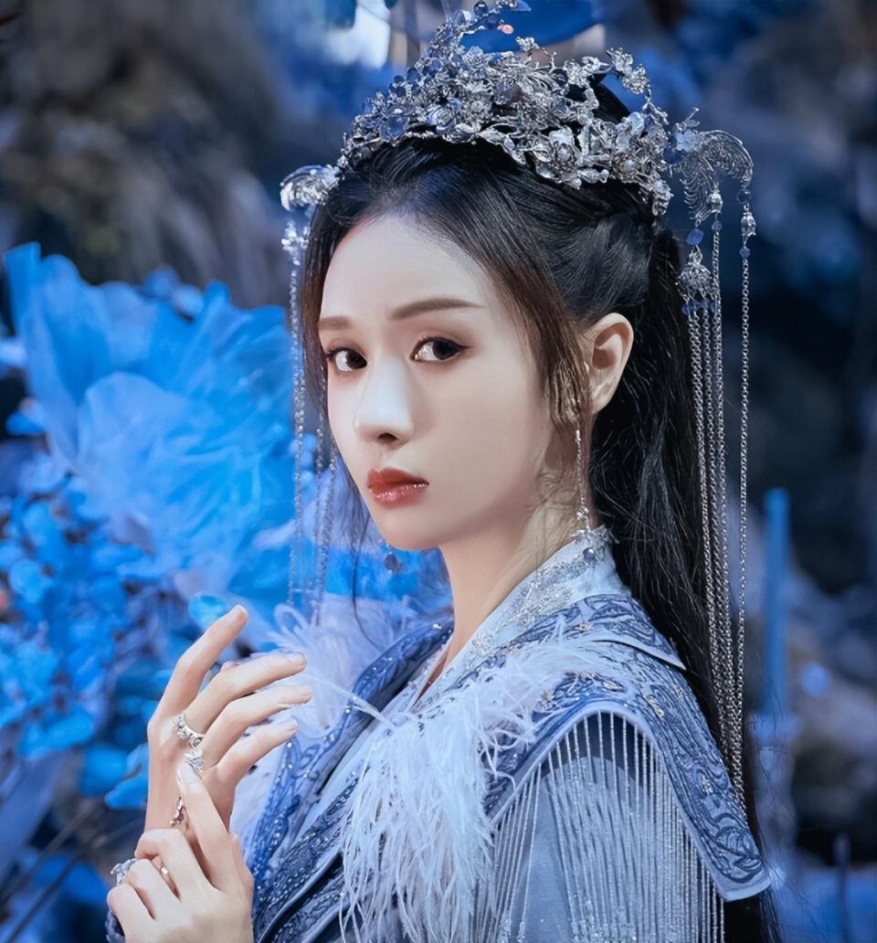 郑合惠子新剧造型惊艳 郑合惠子出演新剧《千香引》,剧中造型惹人