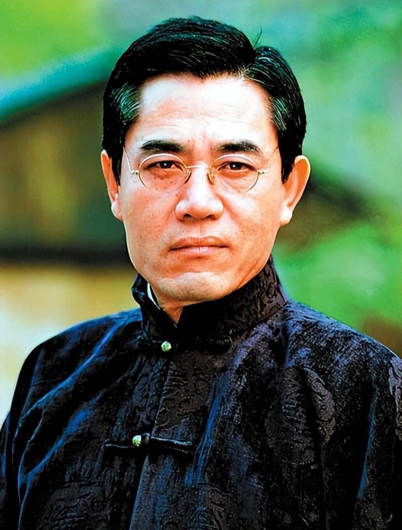 皇帝专业户之争:陈道明与陈宝国的演技巅峰与风格迥异 陈道明与陈宝国
