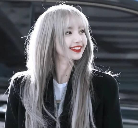 lisa转型欧美风格,失去韩流滤镜后的真实颜值引争议 之前,许久未在