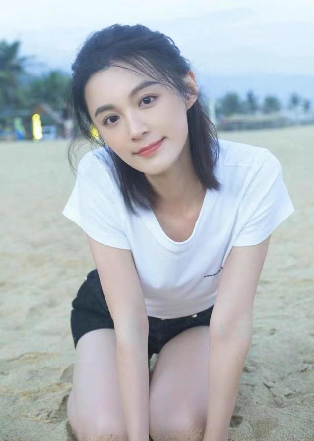 毛林林,原名毛林颖,这位1986年10月8日出生于浙江温州的影视女演员,以