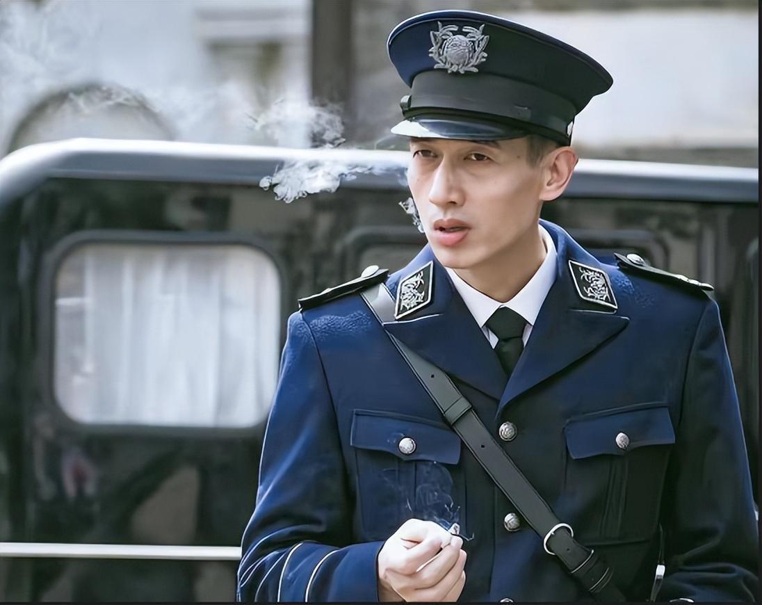 终以实力闪耀舞台 公磊,这位在影视界内外都备受尊敬的实力派演员,他
