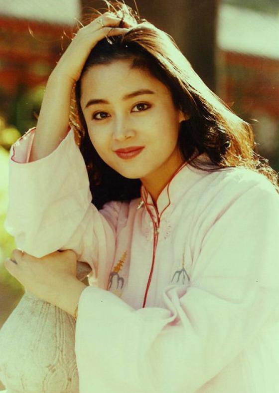 陈红:55岁活得像25 陈红,大陆第一美人,55岁活得像25,她的颜值和精湛