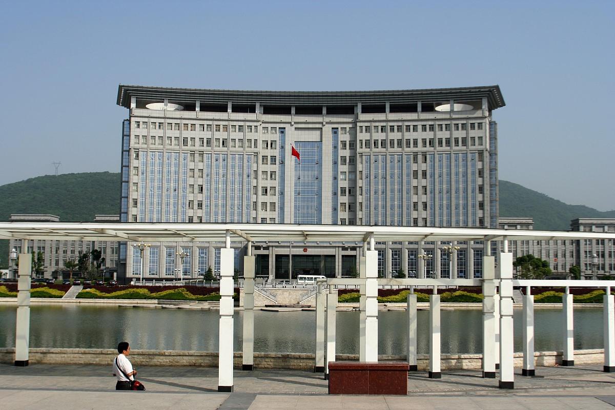 长兴县经济新飞跃:政府大楼争议背后的法律解读 长兴县政府大楼,一座