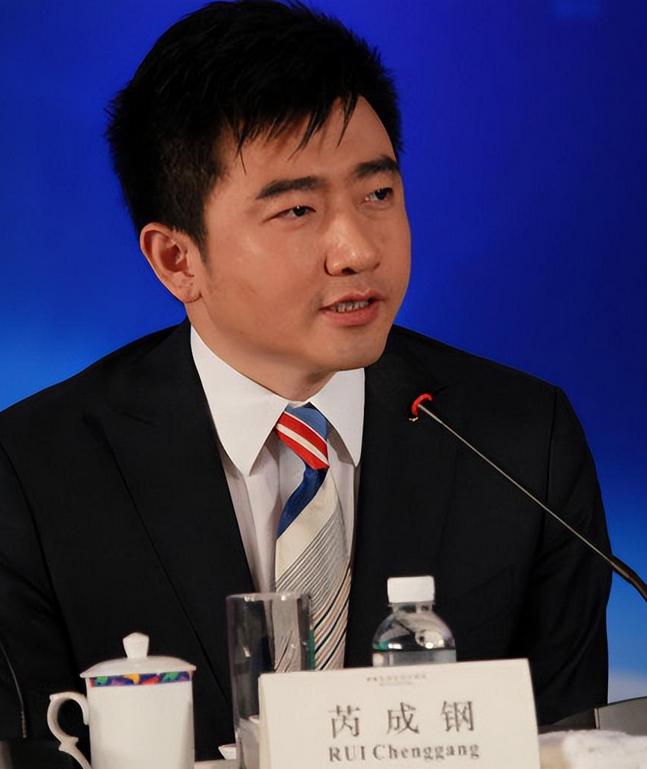 邱启明因寻衅滋事被判有期徒刑八个月,缓刑一年;方宏进涉嫌合同诈骗