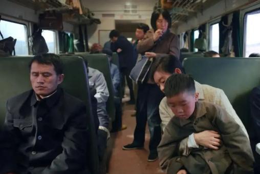 李勤勤:演啥像啥 李勤勤在电视剧《南来北往》中饰演的人贩子刘桂英