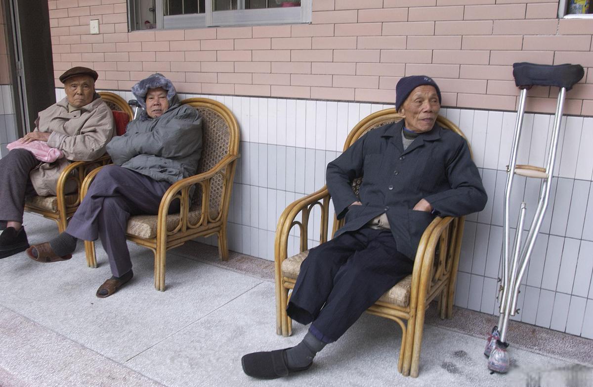 关爱老人,从养老院开始——透视养老院的现状与挑战 快过年了,我们的