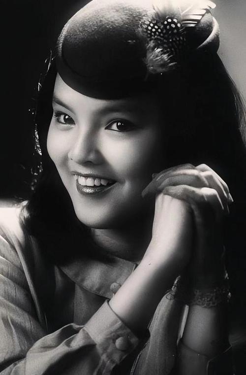 纪宝如:从童星到悲剧人生,市场如何造就了她的命运?