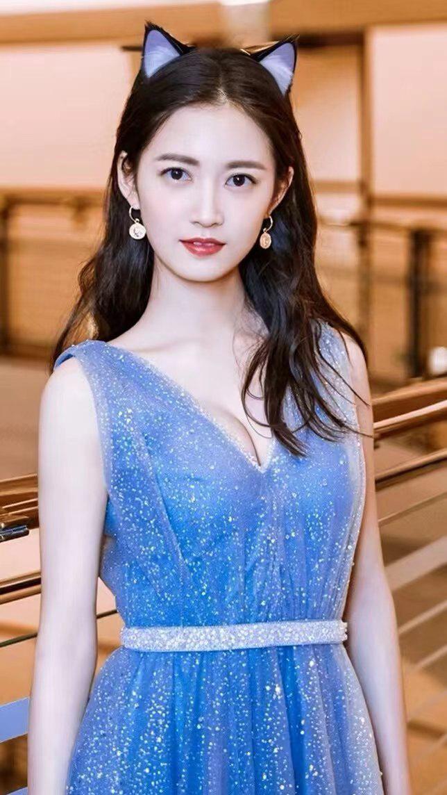 陈钰琪:魅力横扫娱乐圈,内外兼修的全能艺人 陈钰琪,这位31岁的娱乐圈