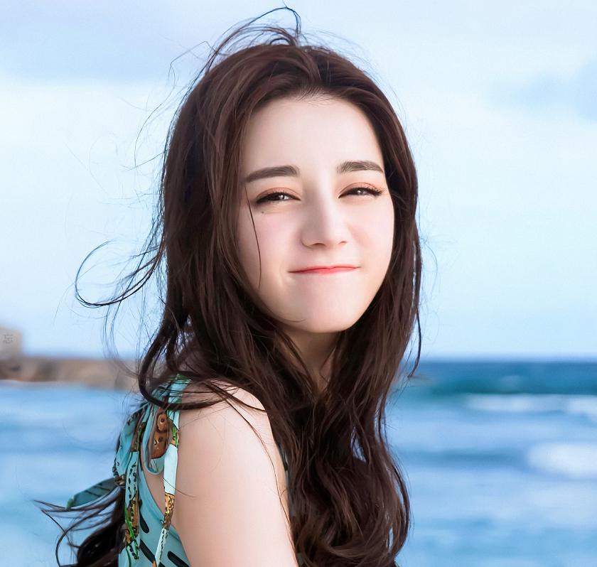 迪丽热巴微笑背后的商业魅力:娱乐市场的新风向标 迪丽热巴,当代娱乐