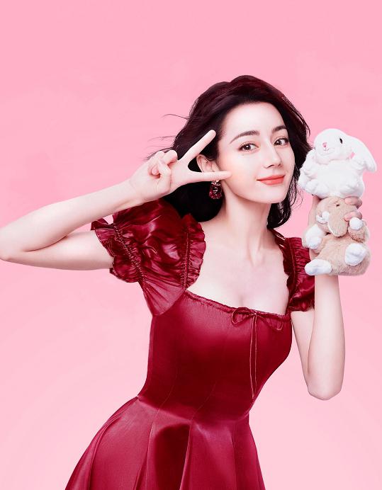 迪丽热巴微笑背后的商业魅力:娱乐市场的新风向标 迪丽热巴,当代娱乐