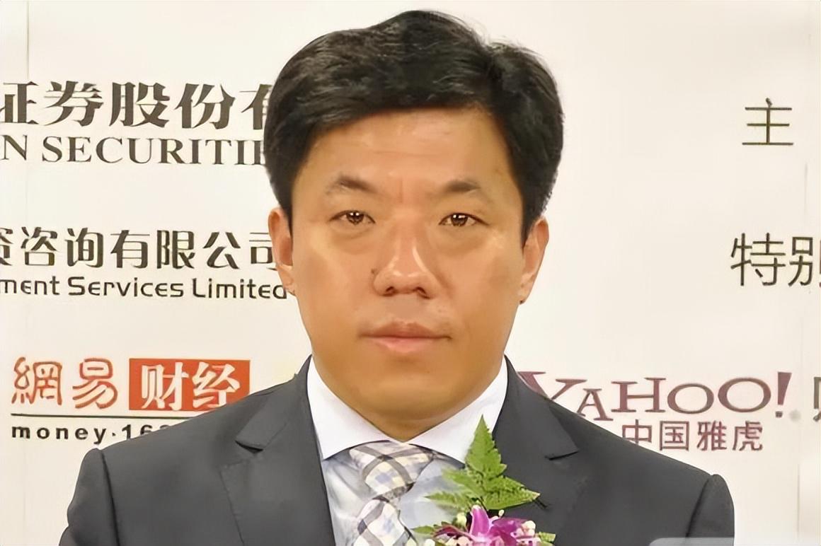杜江涛以250亿元的财富位列内蒙古十大富豪榜首,其次是郭建军,郭金树