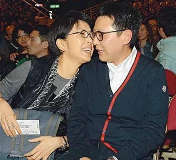 关菊英与同性伴侣共度17载:娱乐圈中的真挚情感与互补人生 关菊英