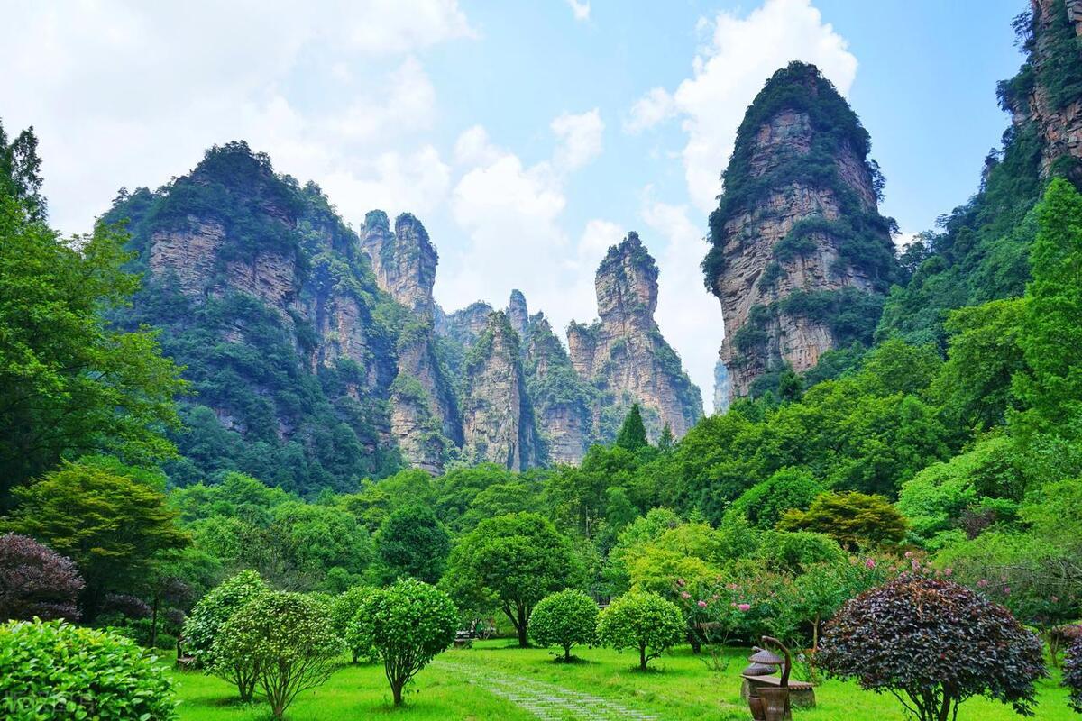 山水如画,民族风情丰富多彩,历史底蕴深厚.