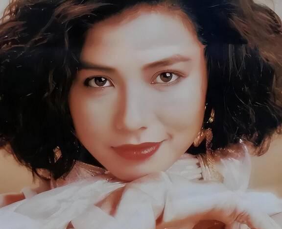 钟楚红:从港娱巅峰到人生赢家,她的选择诠释了何为真正的幸福 钟楚红