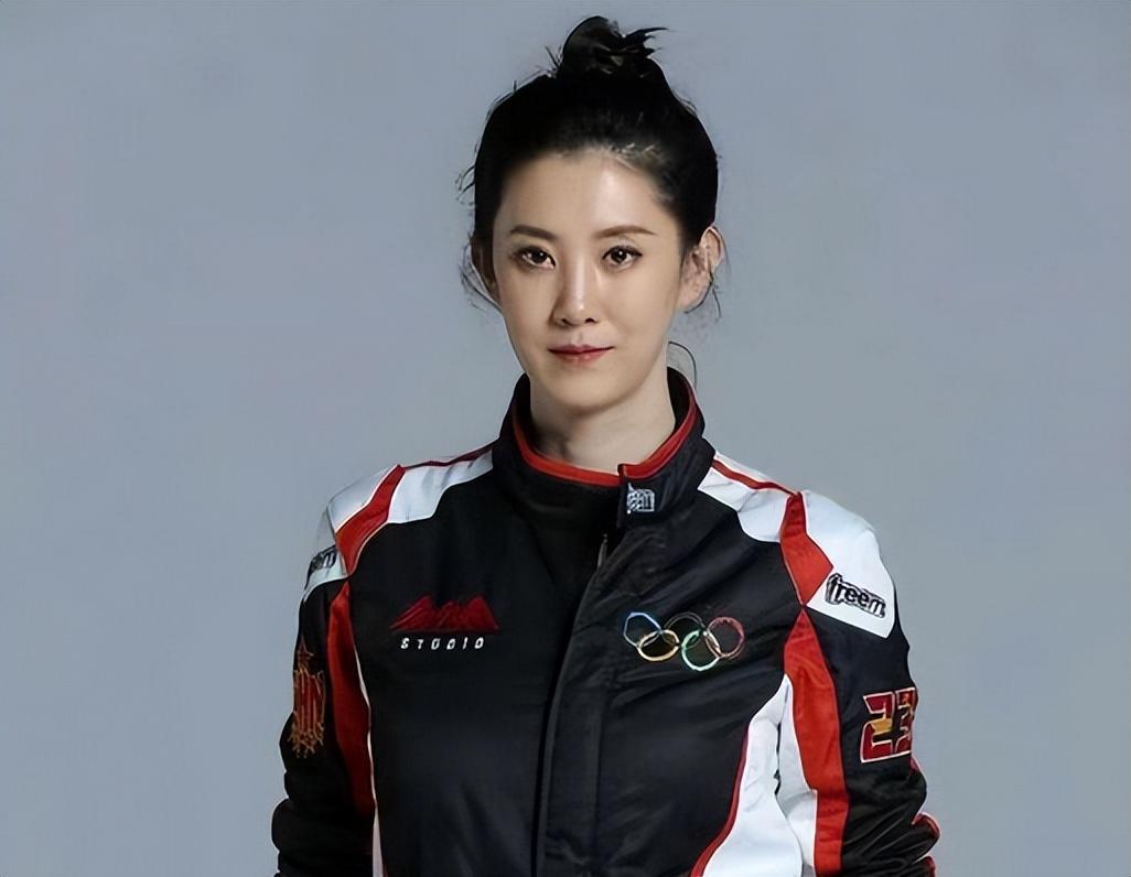 薛明:从女排巅峰到多元跨界,她的每一次转身都光芒四射 薛明,这位曾经