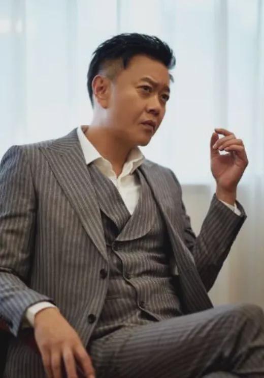 富豪冯嘉怡:用配角演绎人生,追求梦想不设限 冯嘉怡,身价过亿的富豪