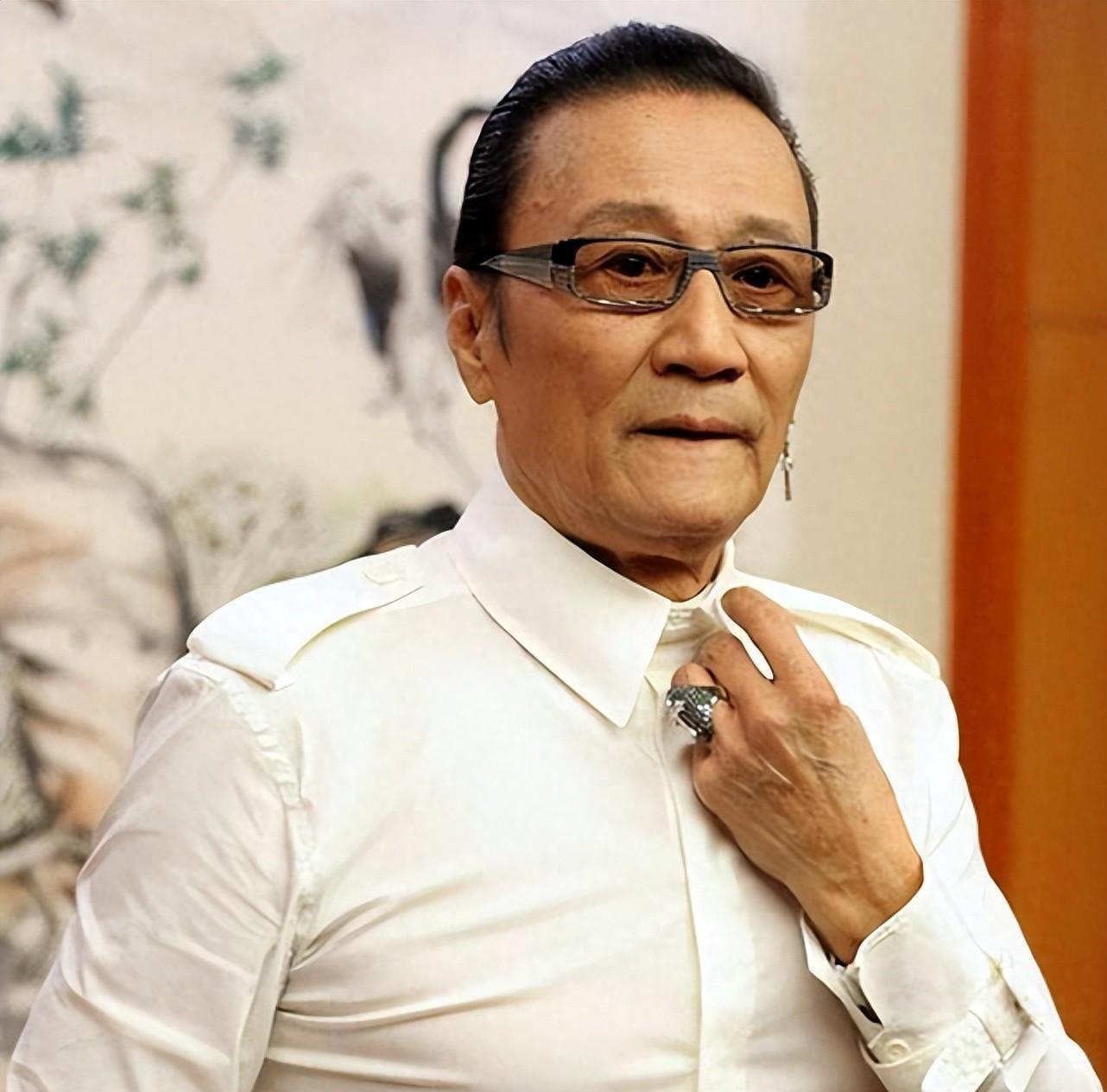 谢贤牵手李庆誉引热议,师徒情深折射娱乐圈真挚情谊 前些日子,香港