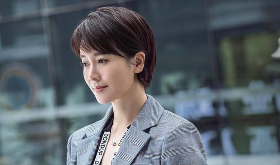 美女"到"康庄大道",演艺之路的蜕变与升华 左小青,这位46岁的女演员
