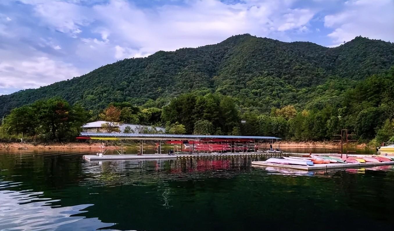 千岛湖:一幅水天岛色的绝美画卷 千岛湖,这片如诗如画的天然画卷,每