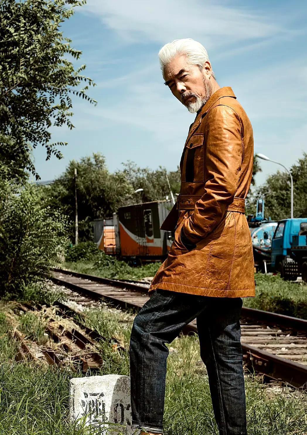 张双利:从煤矿工人到荧幕巨星,揭秘他的逆袭人生与家庭智慧 张双利