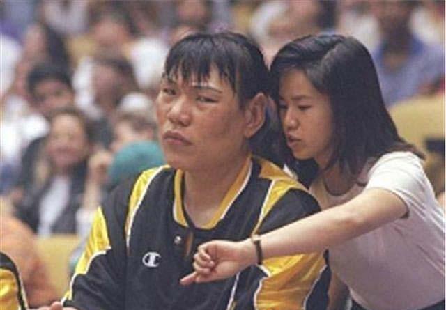 郑海霞:篮球传奇 郑海霞,中国女篮传奇人物,曾带领国家队赢得奥运银牌