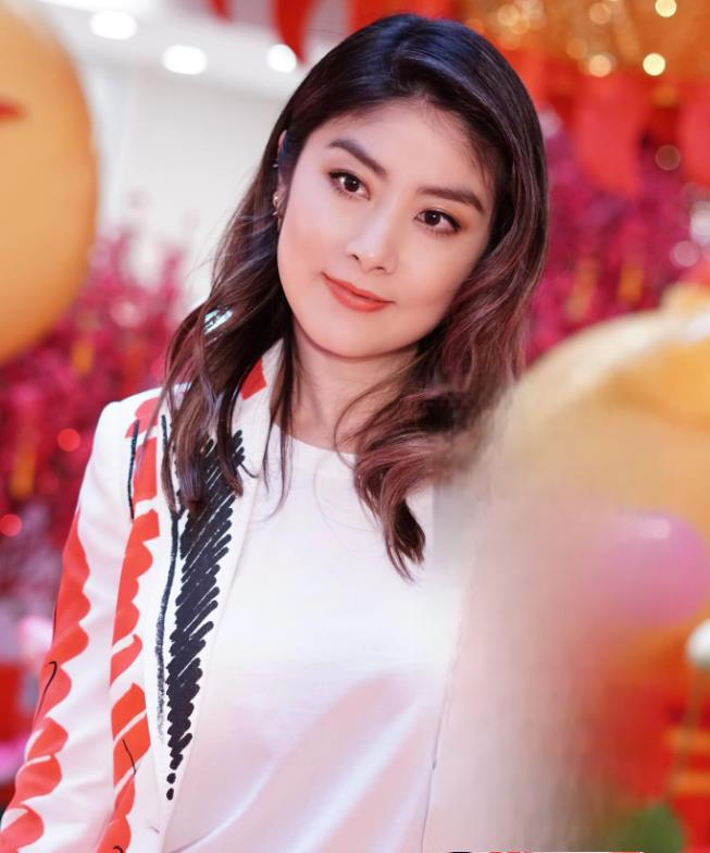 陈慧琳:娱乐圈公主 陈慧琳,被誉为"港圈公主","香港最后一位天后"和"